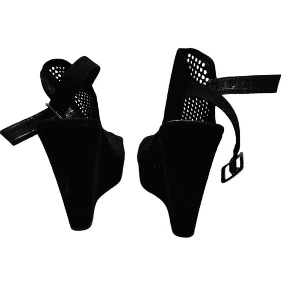 Chinese Laundry Black Peep Toe Wedge Sandals Perforated Slingback Size 8 Y2K 90s - Picture 5 of 7